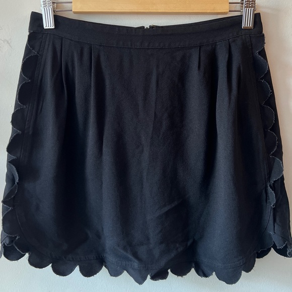 Club Monaco Mini Skirt with Scalloped Hem 2 VGUC - Picture 2 of 7